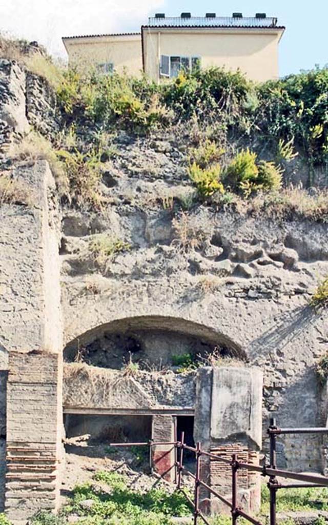 Herculaneum, north side of Decumanus Maximus, at west end near Augusteum.
October 2001. Looking north towards a doorway. not fully excavated. Photo courtesy of Peter Woods.